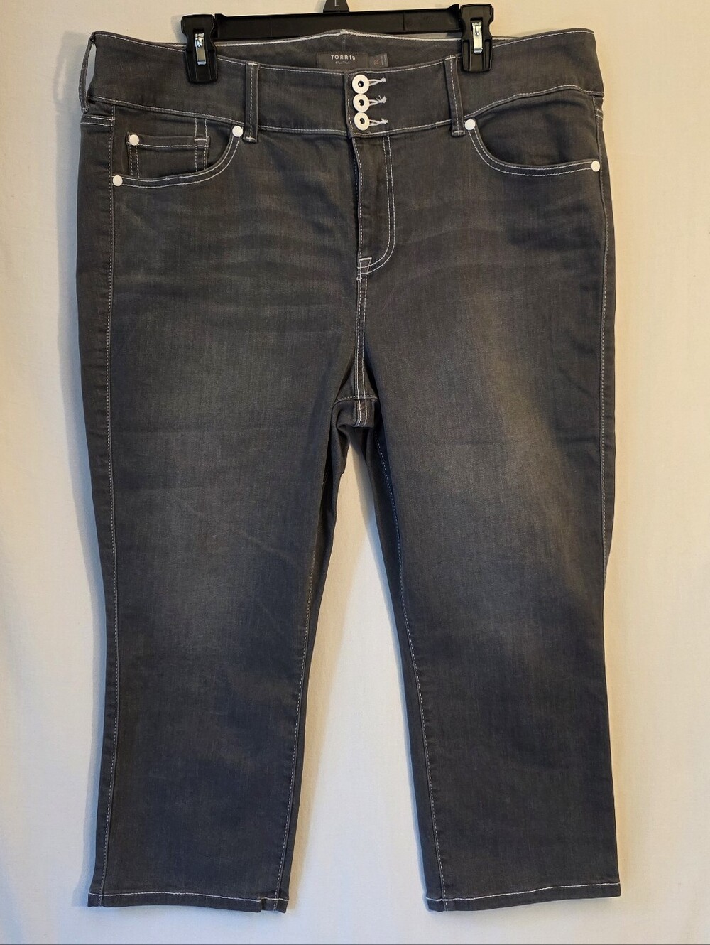 Torrid Plus Gray Stretch Capri Jeans